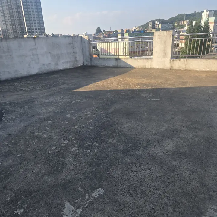 노후 건물 부분보수 현장사진 오래된 옥상 바닥 상태